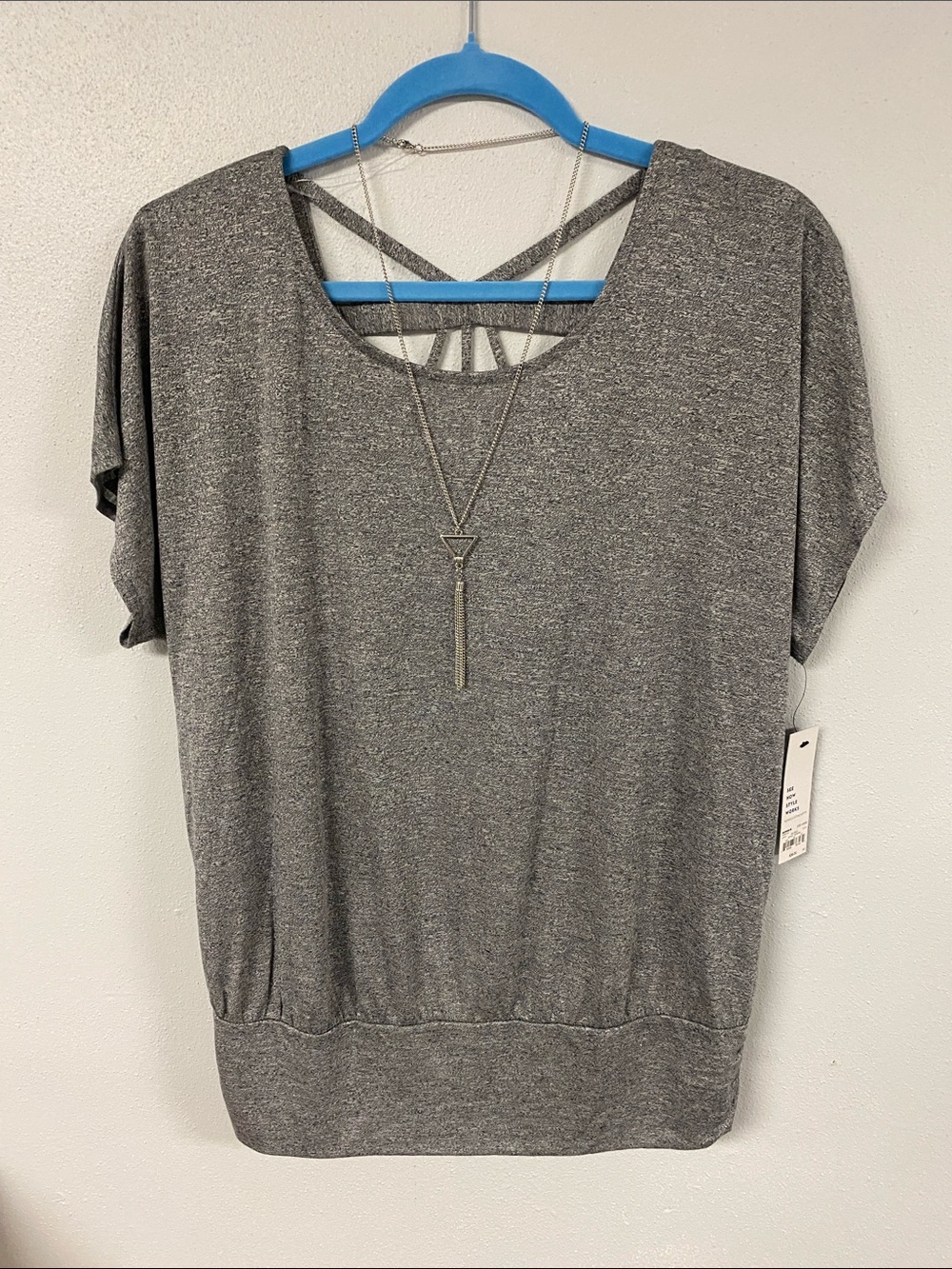 Apt 9 Gray Short Sleeve Scoop Neck Top with Back Strap. Size L